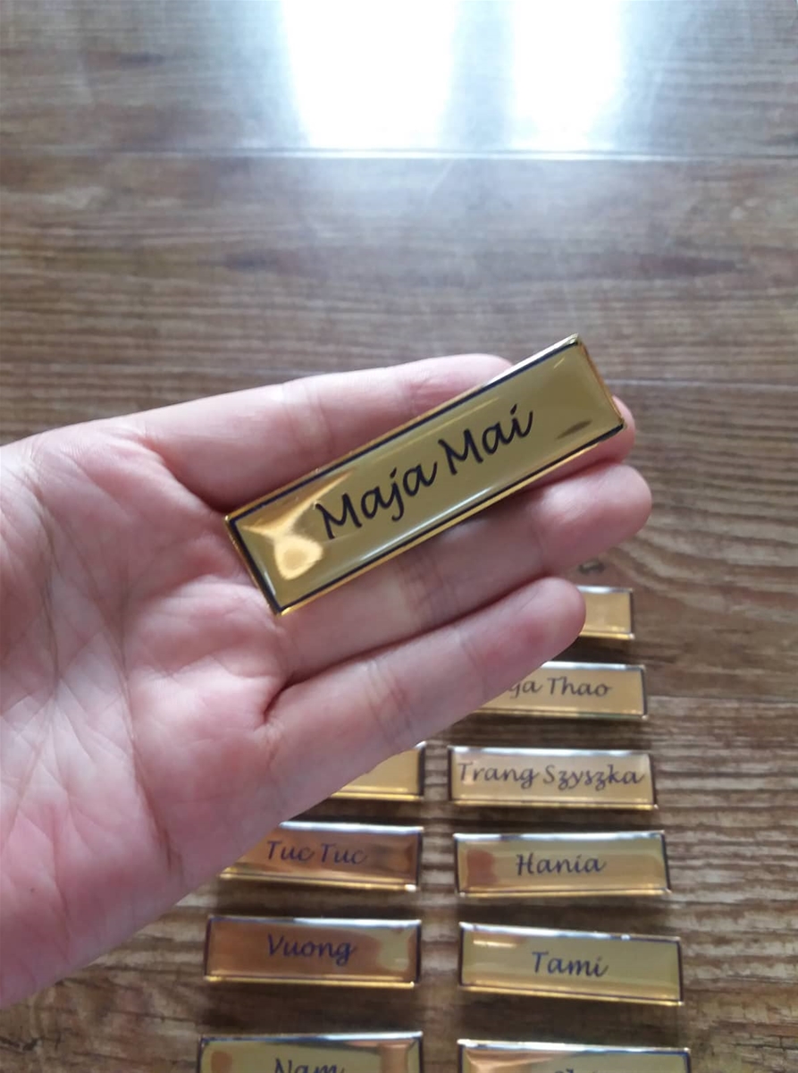 Thẻ tên nhân viên